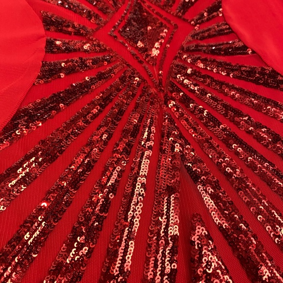 Red Sheer Mesh Geometric Bodycon Cocktail Dress - Picture 5 of 6